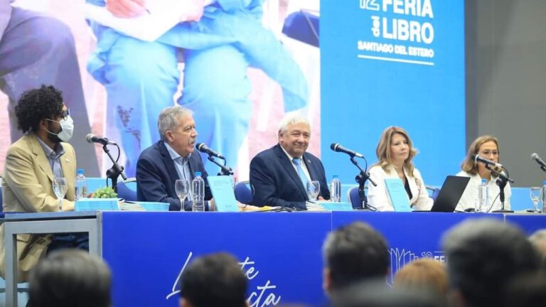 Monti presentó su libro sobre la pandemia en Santiago del Estero