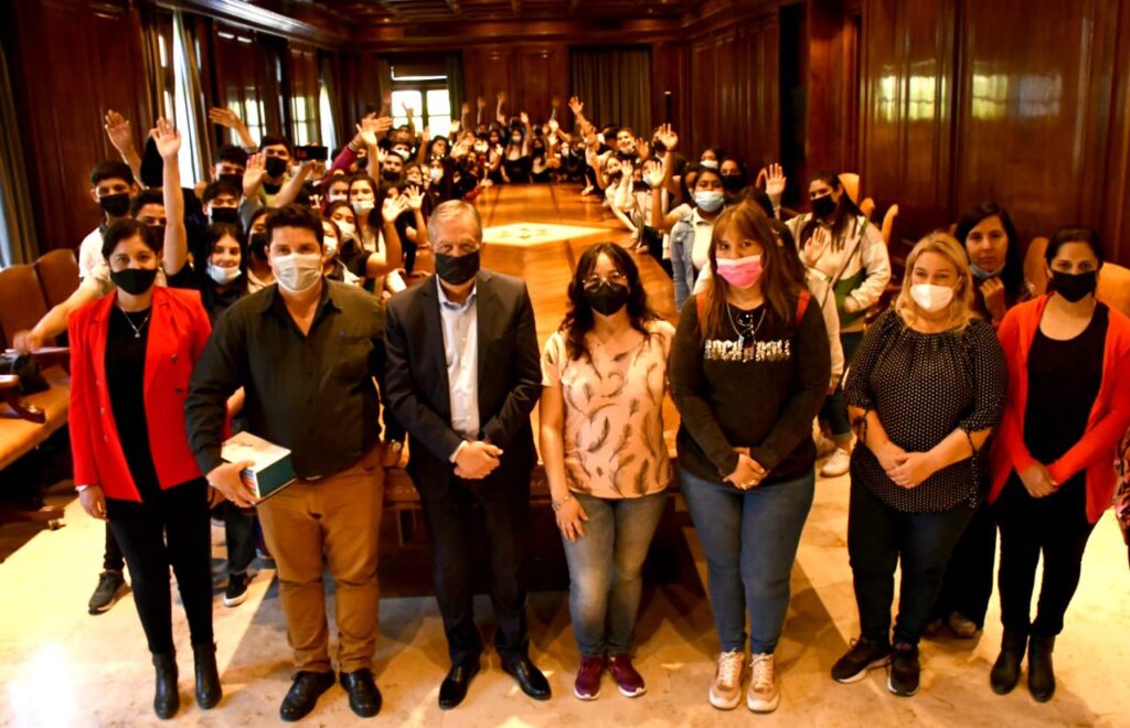 El Jefe De Gabinete De Ministros Recibi A Alumnos De Forres Santiago