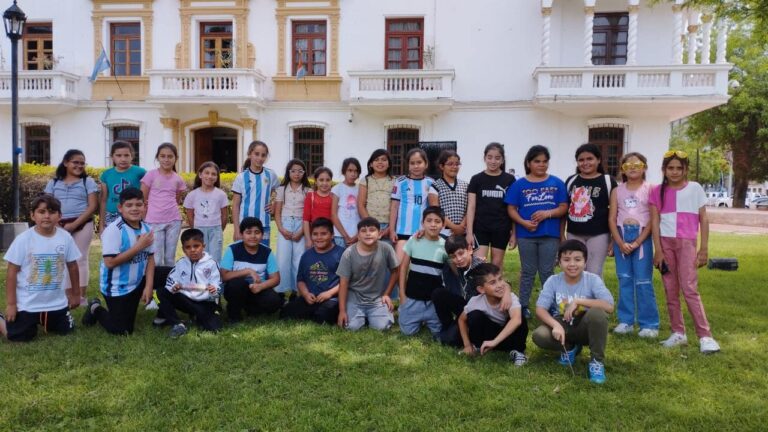 Alumnos de Nueva Esperanza visitaron Casa de Gobierno