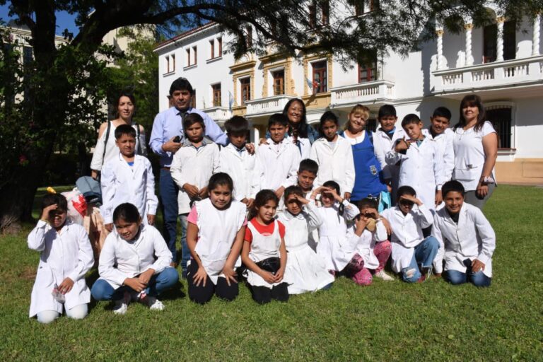 Alumnos de Pampa Mayo visitaron Casa de Gobierno