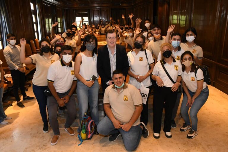 Alumnos de Tintina visitaron Casa de Gobierno