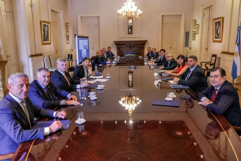 Zamora con otros gobernadores se reúnen con Fernández en Casa Rosada