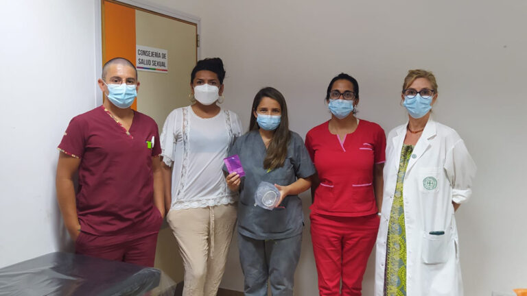 El Ministerio de Salud entregó preservativos vaginales al Hospital Independencia