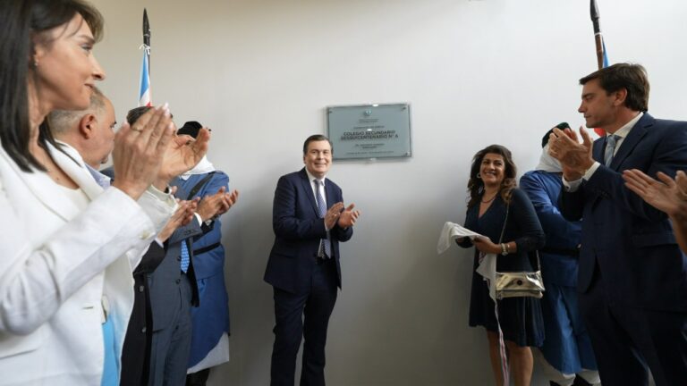 El gobernador cerró el Ciclo Lectivo 2022, inaugurando un colegio en Termas