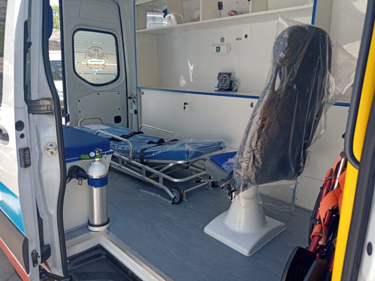 Entregaron ambulancia 0km al Hospital Zonal de Añatuya