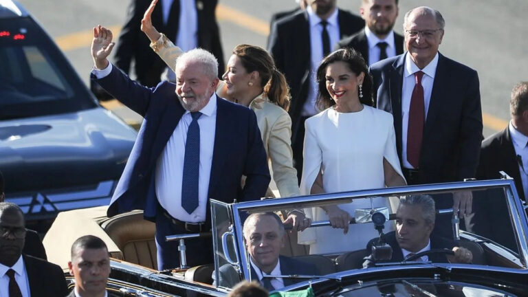 El gobernador Gerardo Zamora felicitó a Lula da Silva tras asumir su presidencia en Brasil