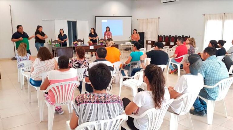 Capacitan sobre manipulación de alimentos para prevenir enfermedades