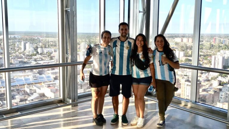 Visita extranjera en el Mirador Turístico de Las Torres