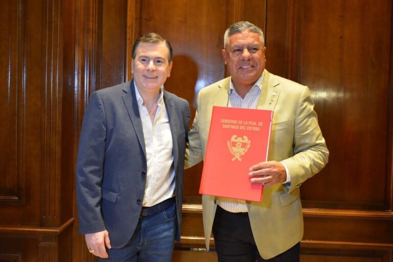 Zamora recibió a “Chiqui” Tapia en Casa de Gobierno