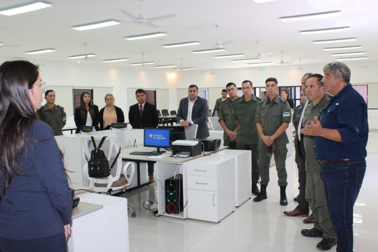 Autoridades de Gendarmeria Nacional visitaron la Escuela de Policía de la Provincia