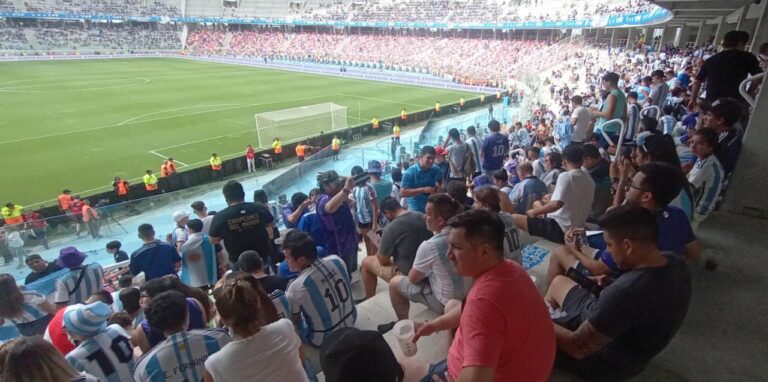 El Estadio Único comienza a tomar color con el ingreso del público