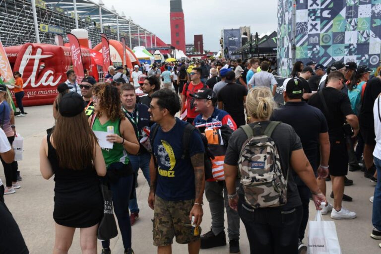 Los fanáticos disfrutan a pleno del Moto GP en Termas de Río Hondo