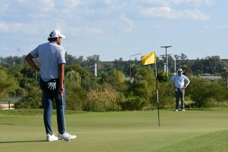 El Torneo de Golf Termas de Río Hondo Invitational llega a su última jornada con un final reñido