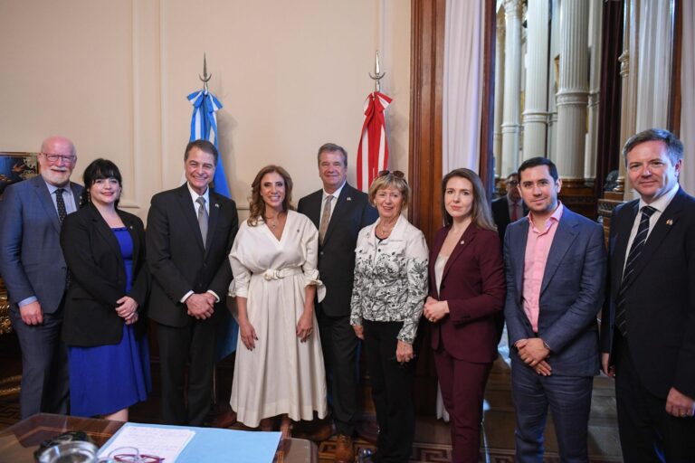 Claudia Zamora recibió una delegación parlamentaria canadiense, encabezada por Anthony Rota