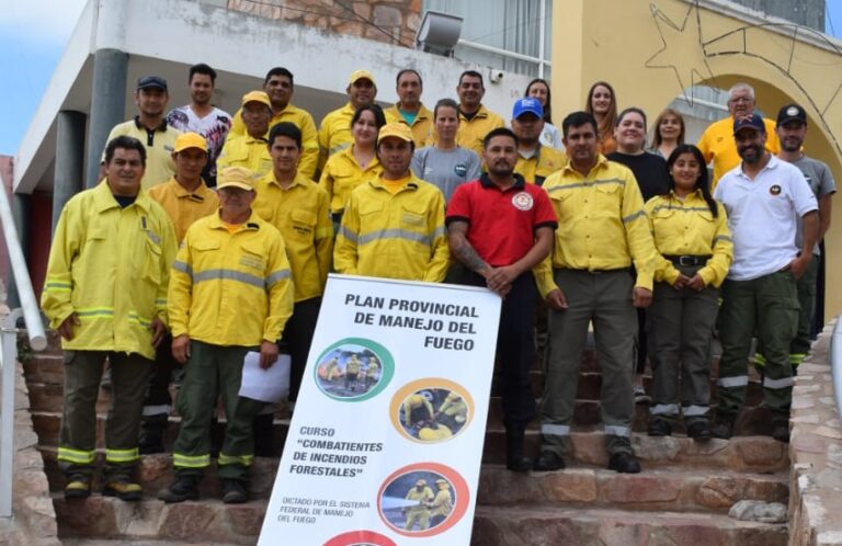Especialistas capacitaron a combatientes de incendios forestales de la provincia