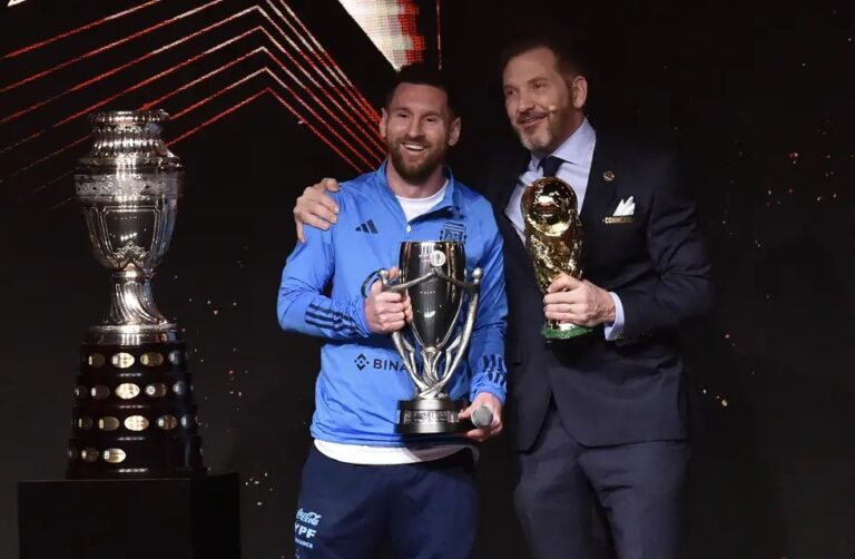 Antes de venir a Santiago del Estero, la Selección Argentina fue homenajeada en la Sede de Conmebol