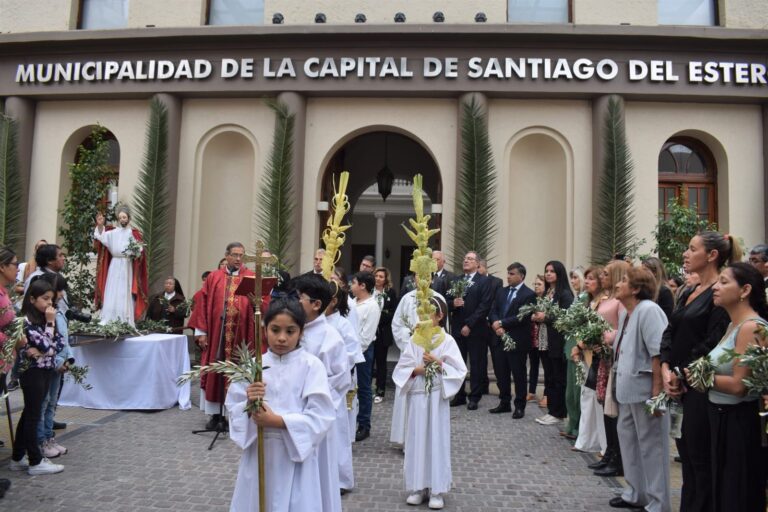 Se llevó a cabo la bendición de ramos y procesión de El Salvador