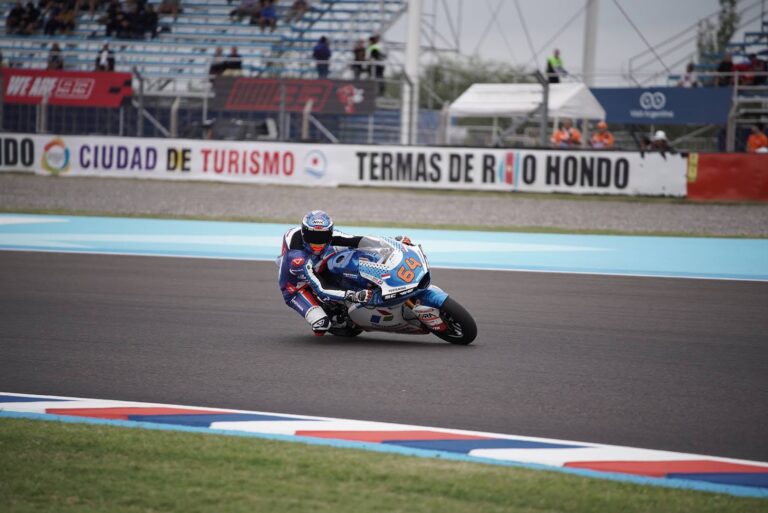 El Circuito Internacional Termas de Río Hondo vive con plenitud la segunda jornada del Moto GP