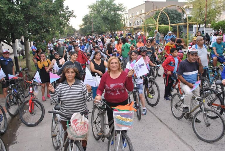 Santiagueños inundaron las calles con un Vía Crucis en Bicicleta