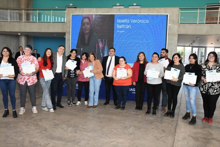 “Empleo Independiente”: hicieron entrega de herramientas a emprendedores