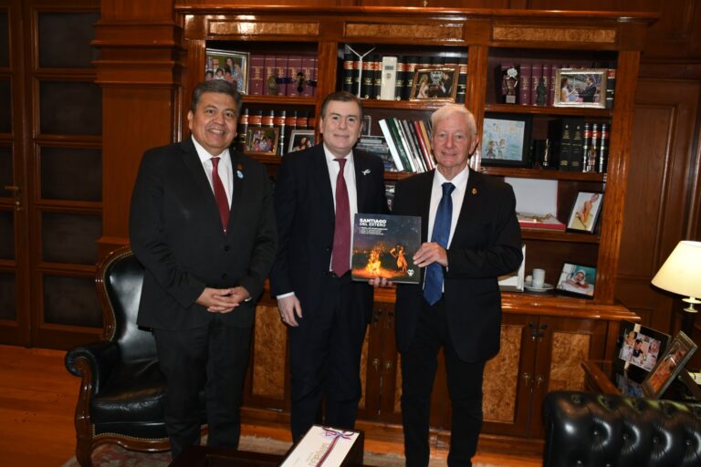 Zamora recibió en Casa de Gobierno al rector universitario Dr. Hugo Juri