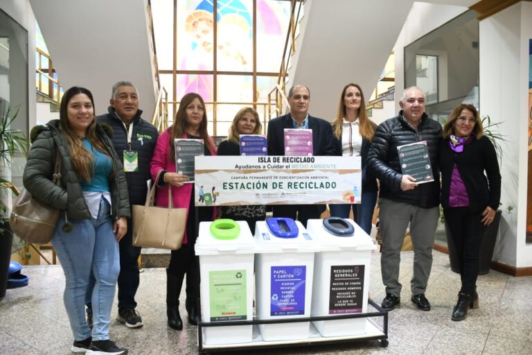 Instalan una isla de reciclado en Casa de Gobierno para reforzar la conciencia ambiental