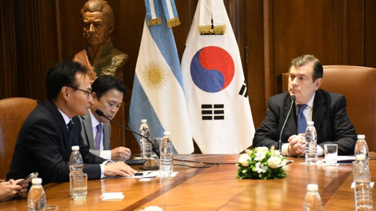 El Gobernador recibió en Casa de Gobierno al embajador de Corea del Sur