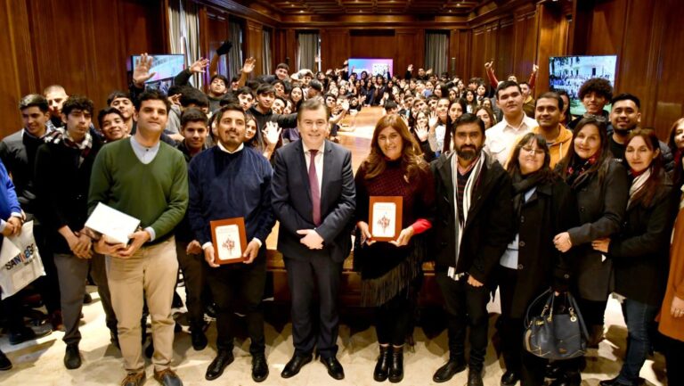 El Gobernador Zamora recibió la visita de alumnos de Copo, Pellegrini y Figueroa