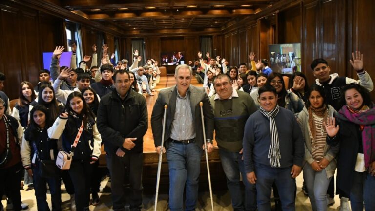 Estudiantes de la Localidad de Icaño visitaron Casa de Gobierno