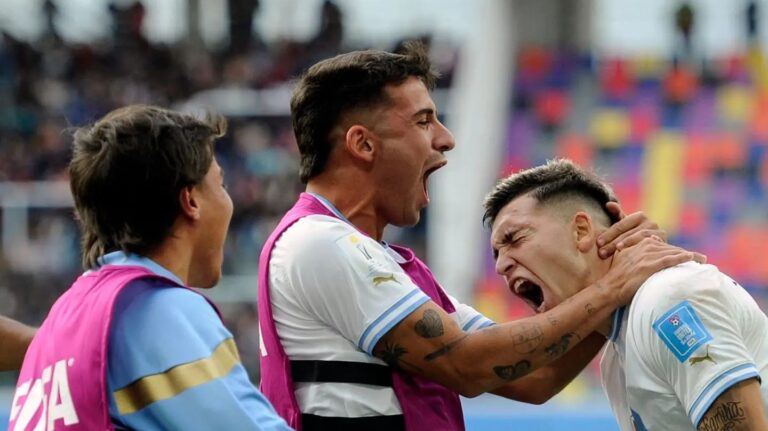 Uruguay derrotó por la mínima a Gambia y está en los cuartos de final del Mundial