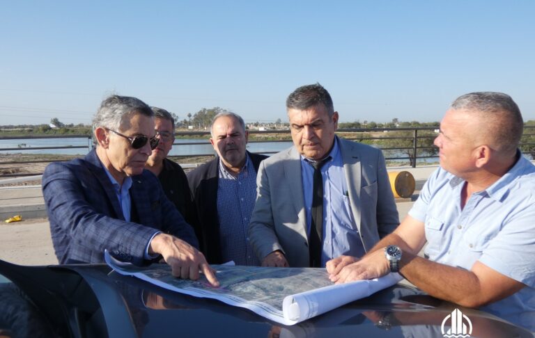 Autoridades de Obras públicas de la provincia, visitaron la construcción del puente de avenida Solís