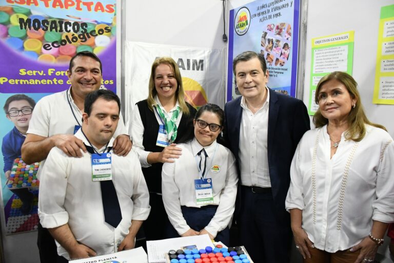 El Gobernador y la Senadora Claudia de Zamora recorrieron la Feria de Ciencia y Tecnología