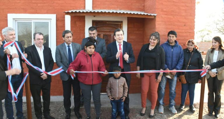 Familias santiagueñas de la localidad Las Delicias, fueron beneficiadas con Viviendas Sociales