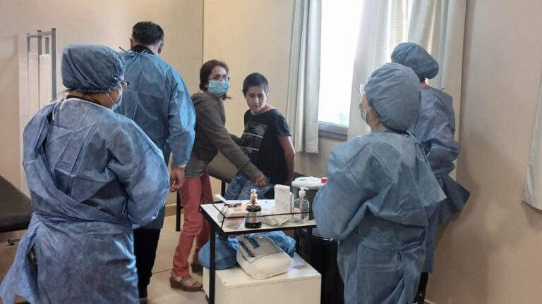 Salud colocó implantes subdérmicos de doble varilla en el CIS Banda