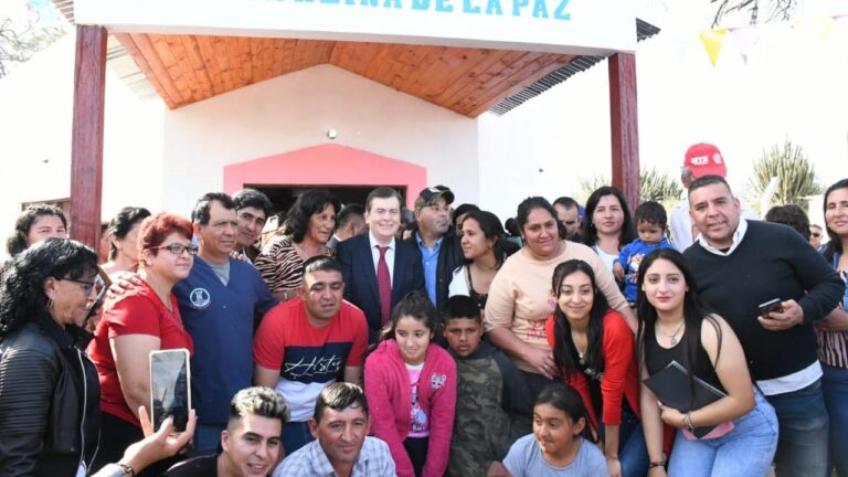 El mandatario provincial participó de la inauguración de una capilla en Totorillas