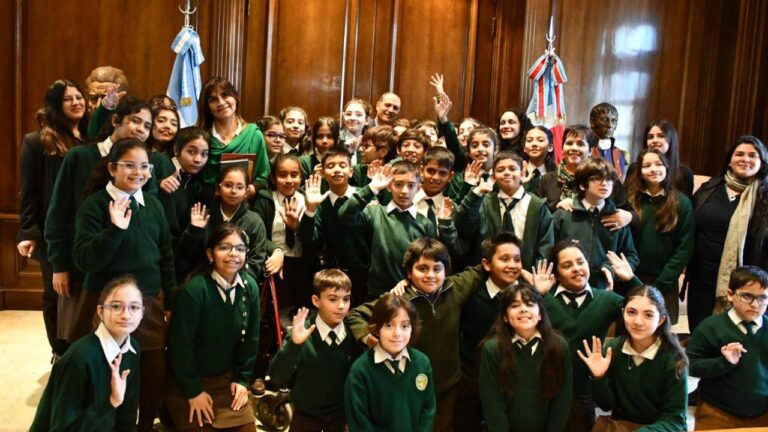 Alumnos del Instituto San Jorge visitaron Casa de Gobierno
