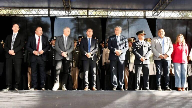 La Policía de la Provincia celebró su 71° aniversario con un multitudinario desfile en el Parque Aguirre