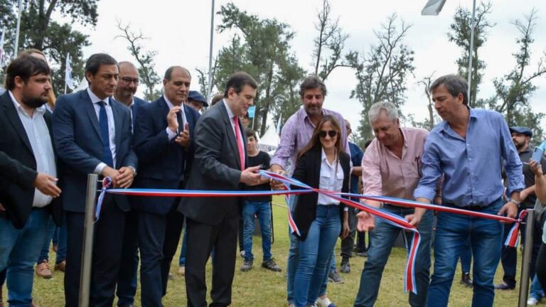 El gobernador Zamora dejó inaugurada la 16° Expo Bra 2023 en el vivero San Carlos