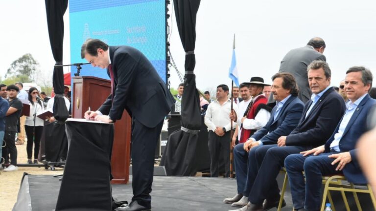 Zamora junto a los gobernadores del Norte Grande, firmaron la “Declaración de Güemes”