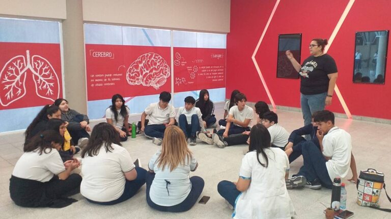 En el marco del Día Mundial de la Salud Mental, estudiantes realizaron una jornada de sensibilización