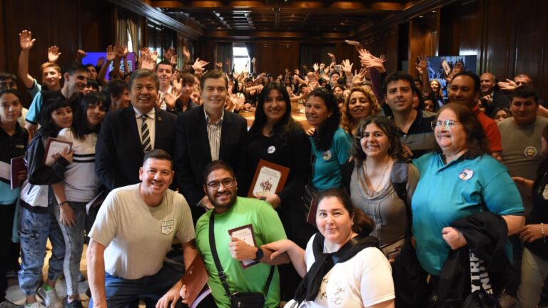Alumnos de intercambio de Francia y de los departamentos Rivadavia y Choya visitaron Casa de Gobierno