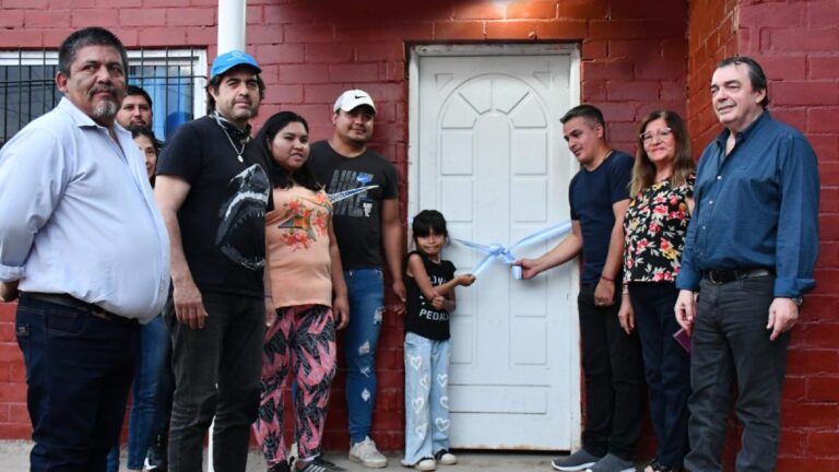 La Provincia entregó viviendas sociales a familias de Pozo Hondo