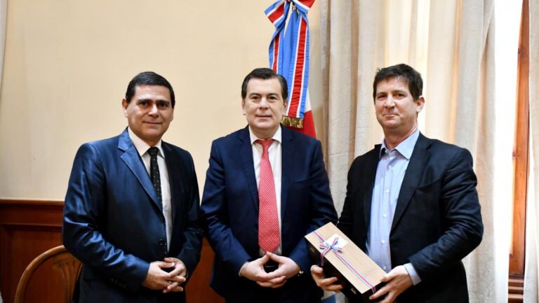 El gobernador Zamora firmó un importante convenio con la Cepal
