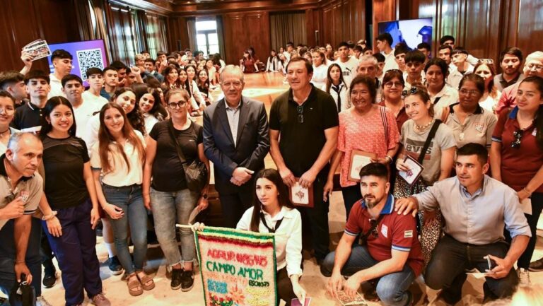 Estudiantes de Capital, Loreto y Taboada visitaron Casa de Gobierno