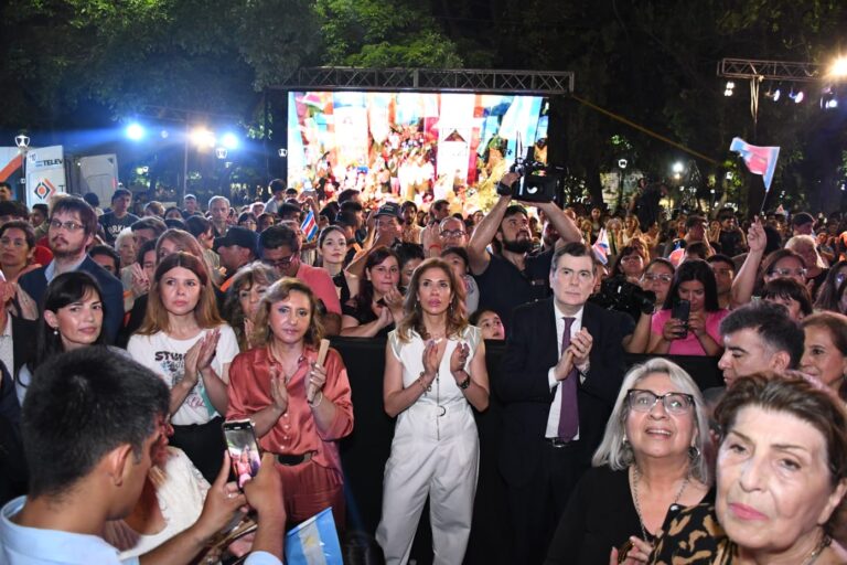 Zamora encabezó la apertura de las celebraciones por los 40 años de democracia