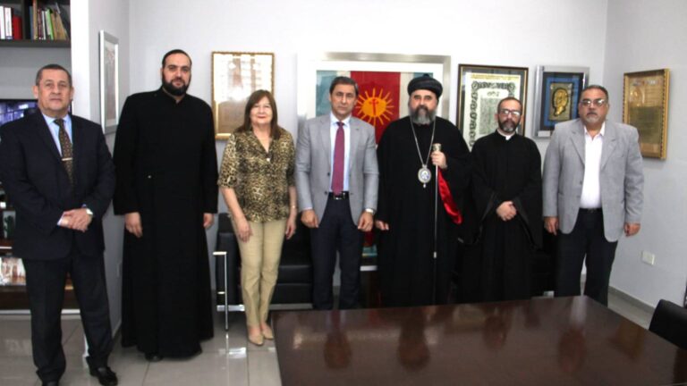 El vicegobernador recibió al Arzobispo Crisóstomo Juan Gassali