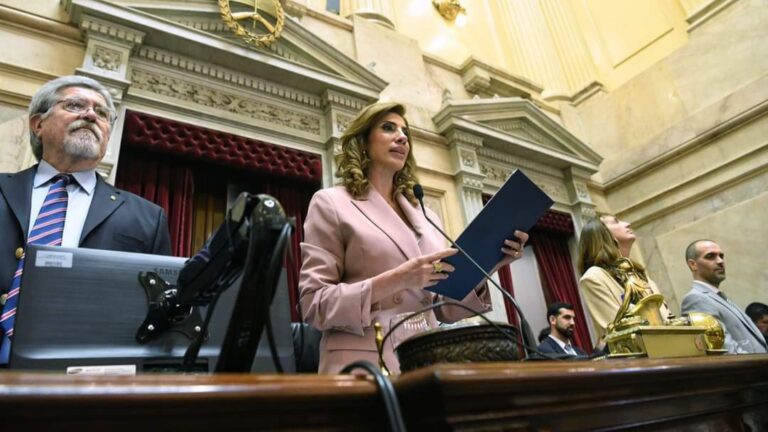 Claudia Zamora juramentó nuevos senadores y anunció su renuncia a la Presidencia Provisional del Senado