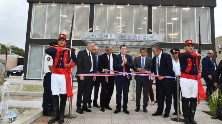 El mandatario provincial inauguró el moderno edificio de la Policía Científica