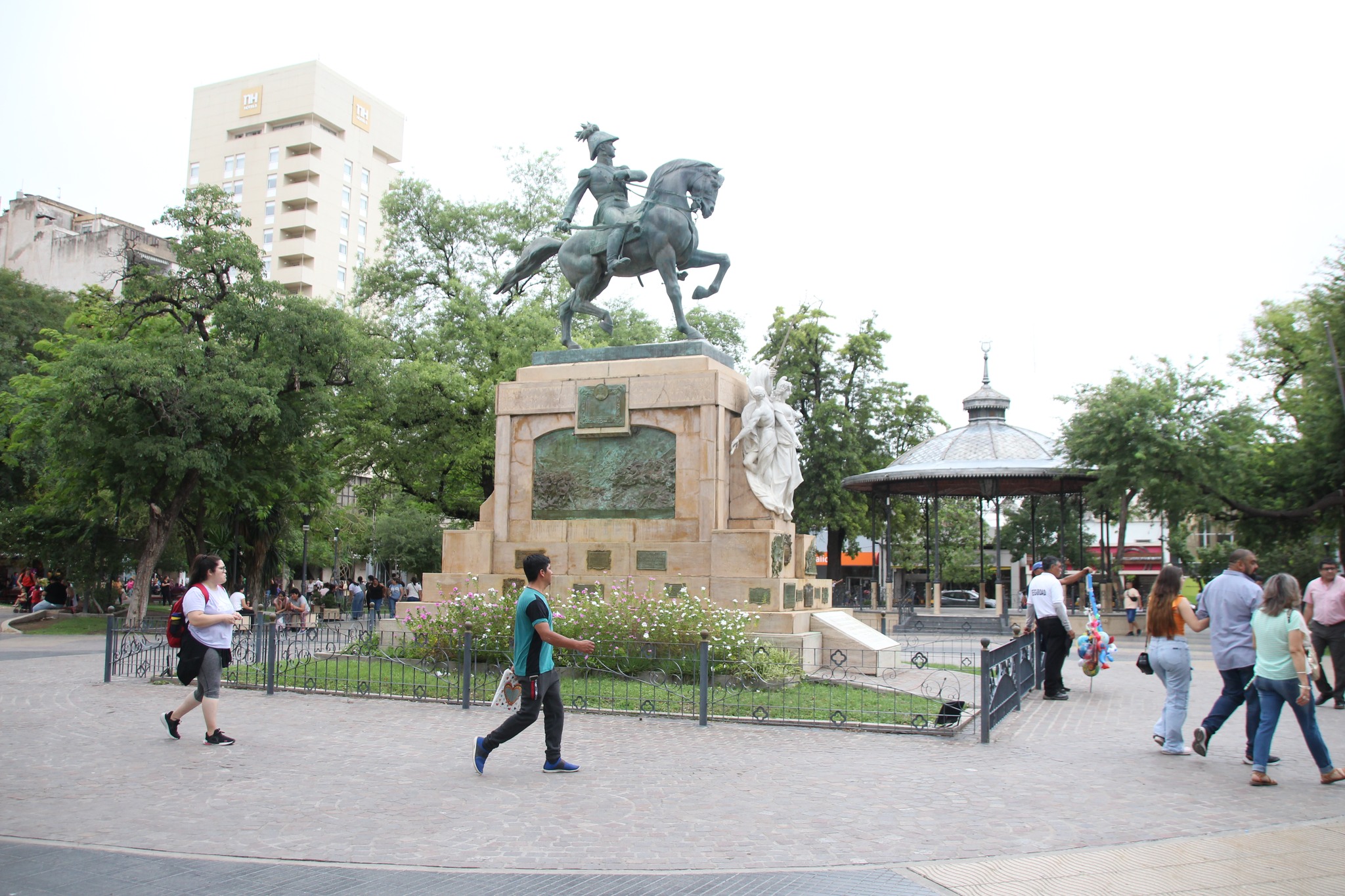 Descubrí la belleza y el encanto de la Plaza Libertad – Santiago del Estero
