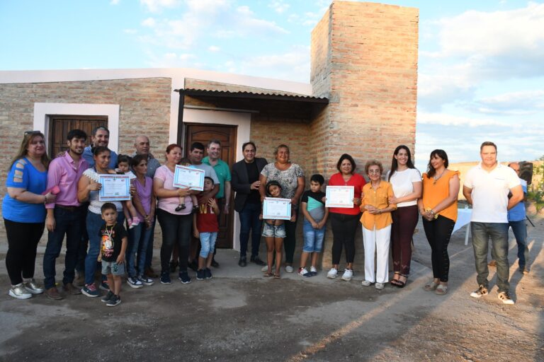 Familias de los departamentos Guasayán y Choya fueron beneficiadas con viviendas sociales